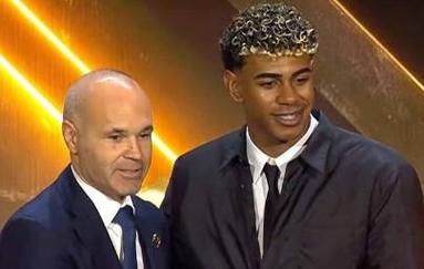 霍芬海姆vs奥格斯堡：曹法尔、奥利弗-鲍曼首发，法比安-里德、泽西格尔出战