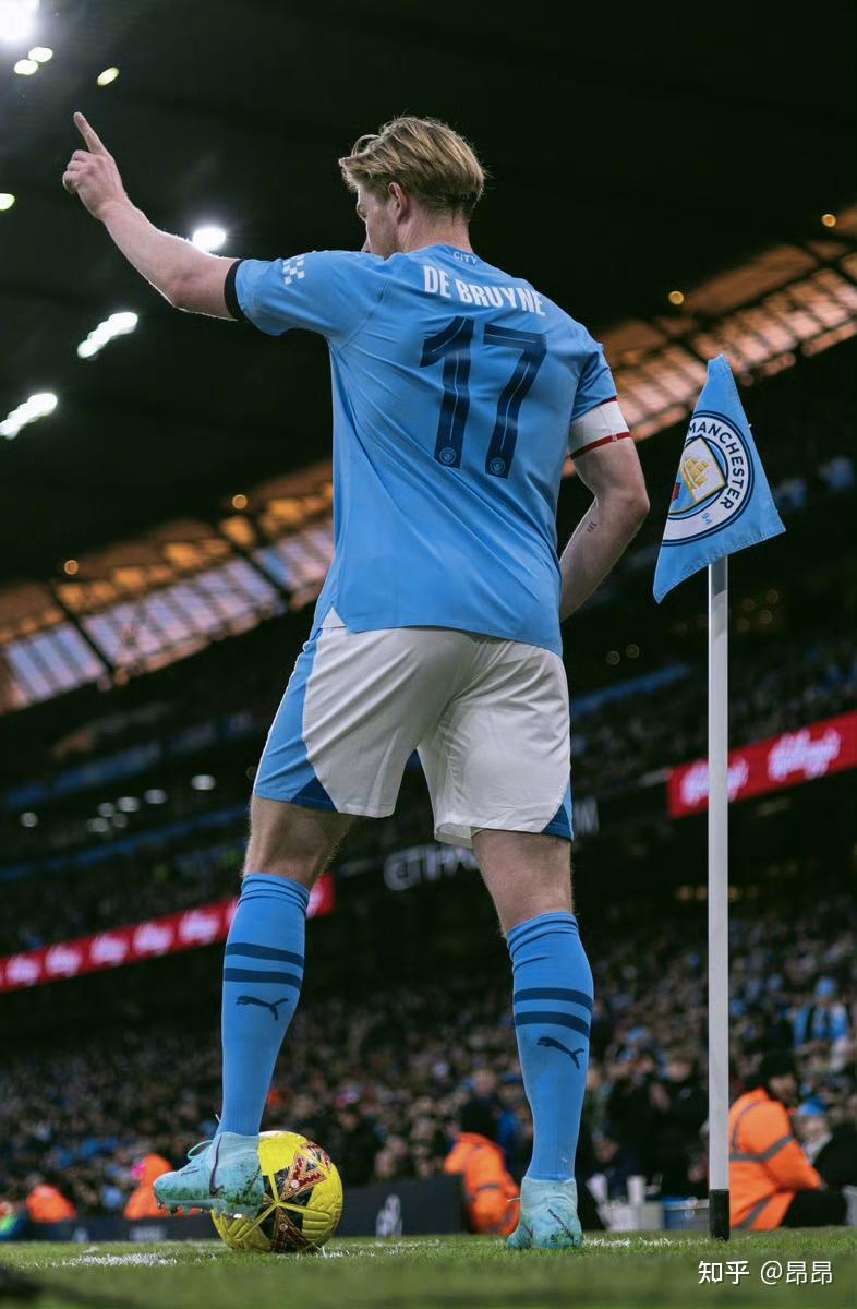 赵鸿刚因耳光大赛引发舆论，鸽武缘退位为信鸽爱好者，玄武挑战引发流量狂欢，传统武术遭网络戏谑与质疑。