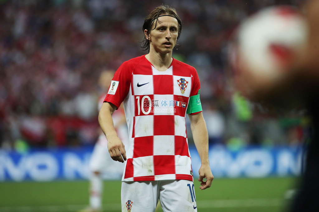 超越老穆勒！凯恩成为德甲历史上最快达成十次帽子戏法的球员